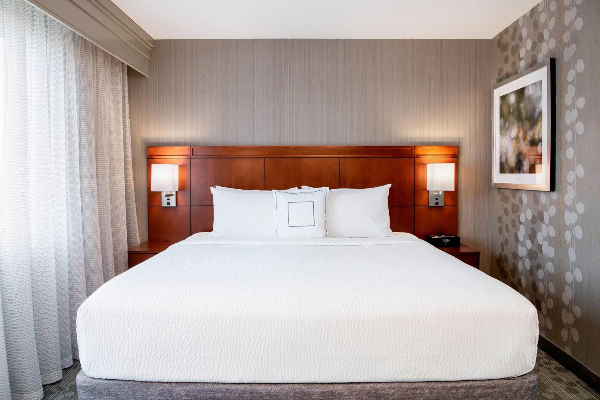 Courtyard By Marriott Edmonton West Exterior foto