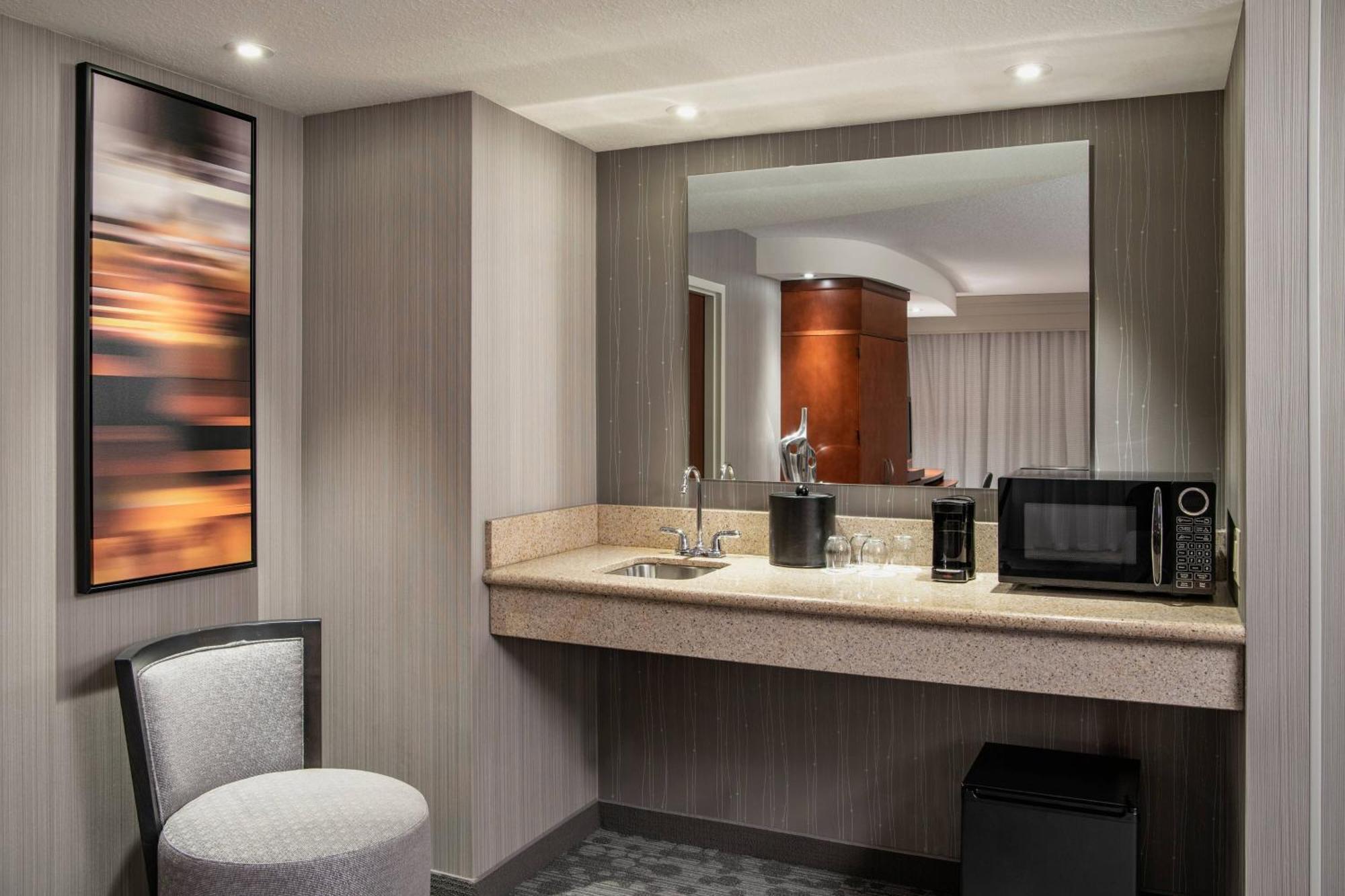 Courtyard By Marriott Edmonton West Exterior foto