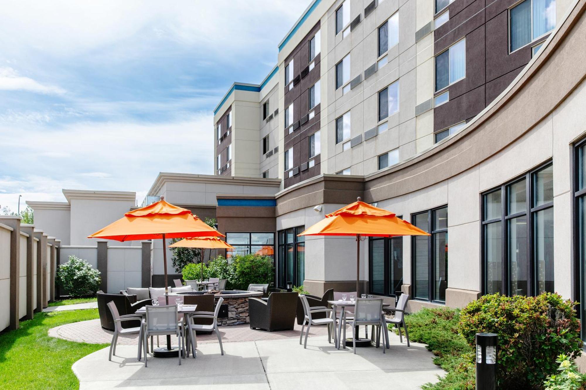 Courtyard By Marriott Edmonton West Exterior foto