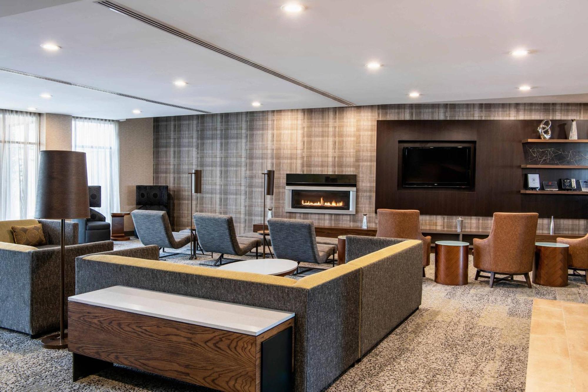 Courtyard By Marriott Edmonton West Exterior foto