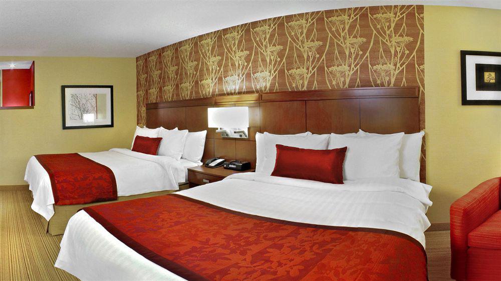 Courtyard By Marriott Edmonton West Exterior foto